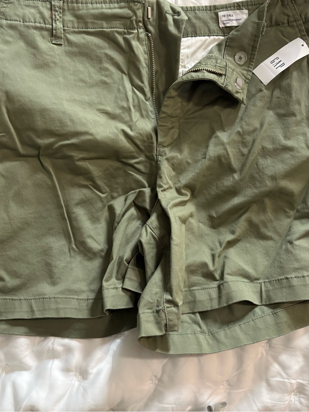 GAP Women's shorts in Olive Green 10TALL